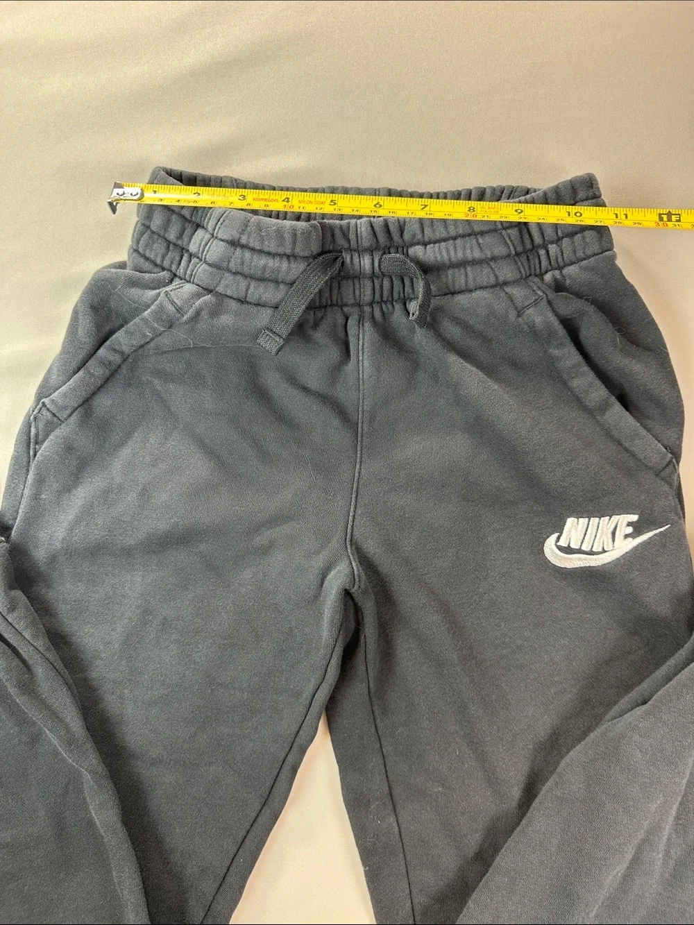 Nike kids Black Sweatpants with pockets Size Medium